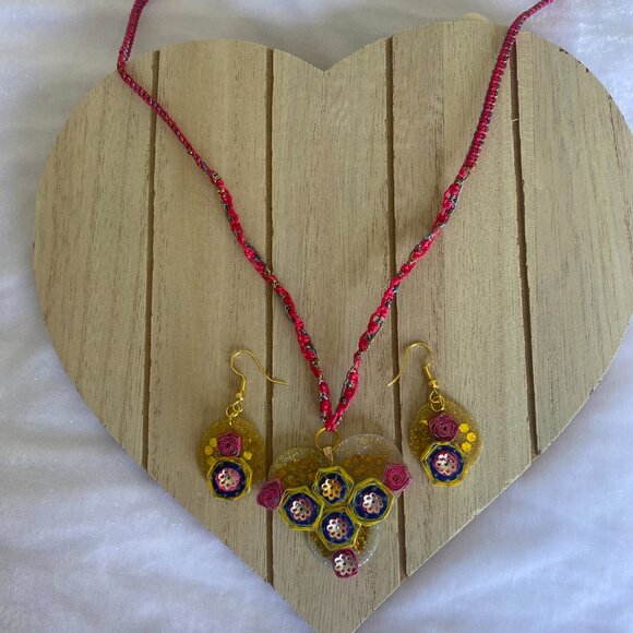 Quilling Love Shiny Flower Set - Picture 5 of 6